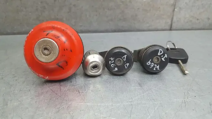 ANTIRROBO LLAVE CONTACTO FORD FIESTA BERLINA (DX) Básico