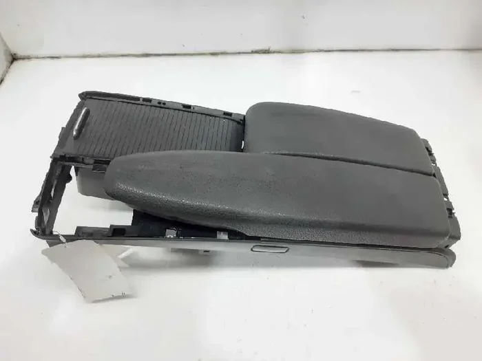 APOYABRAZOS CENTRAL MERCEDES-BENZ CLASE A2046800639-5412427