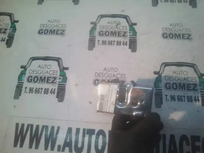 CERRADURA PUERTA DELANTERA IZQUIERDA AUDI 8090 (811813853) 80 Básico