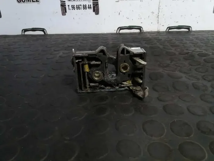 CERRADURA PUERTA TRASERA IZQUIERDA AUDI 80 BERLINAAVANT Básico Berlina