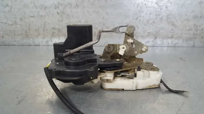 CERRADURA PUERTA TRASERA IZQUIERDA HONDA CONCERTO (HW) 1.6 DOHC (HW)