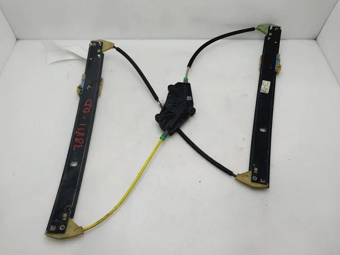 ELEVALUNAS DELANTERO DERECHO AUDI A4 8K0837462C-9300740