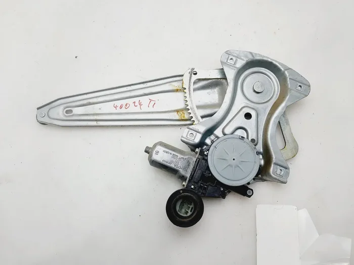 ELEVALUNAS TRASERO IZQUIERDO TOYOTA YARIS 857100D100-9411054