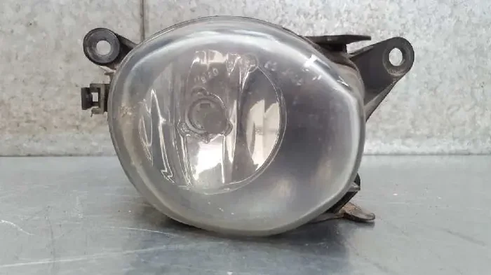 FARO ANTINIEBLA DERECHO AUDI A4 AVANT (B5) 1.8