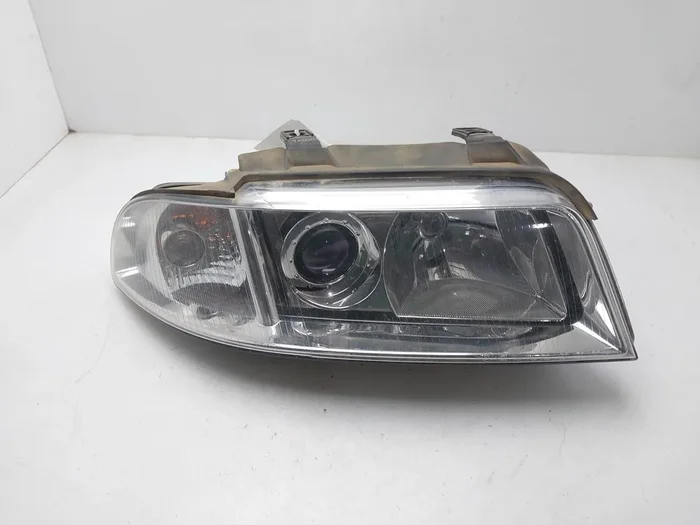 FARO DERECHO AUDI A4 8D0941004AK-9270710