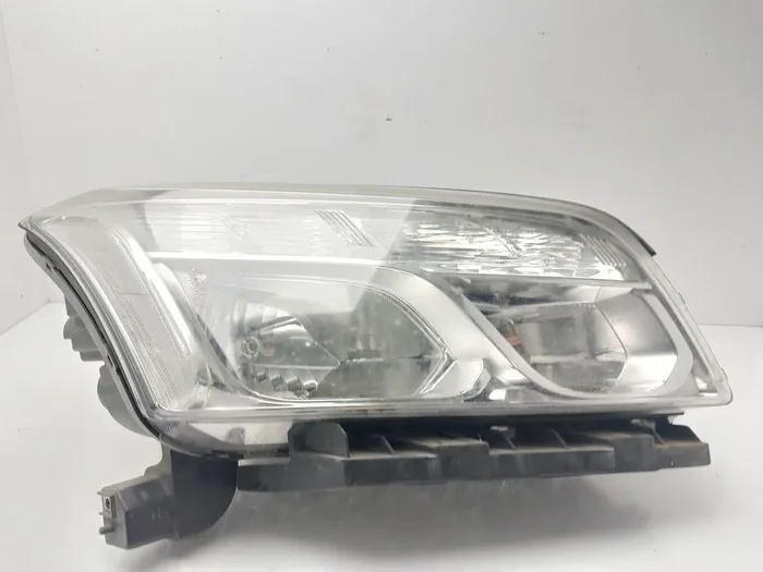 FARO DERECHO CHEVROLET TRAX 42435934-9426520