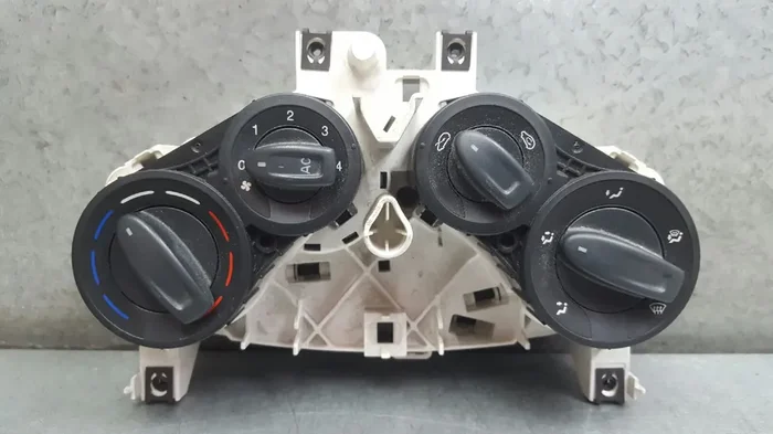 MANDO CALEFACCION AIRE ACONDICIONADO FORD KA (CCU) Titanium
