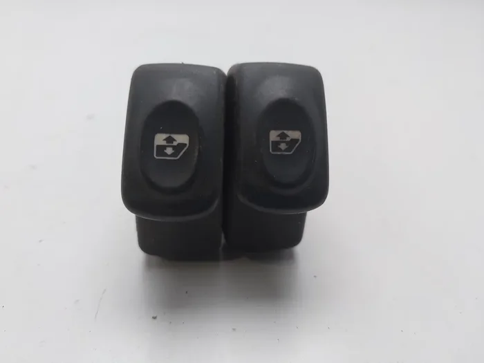 MANDO ELEVALUNAS DELANTERO IZQUIERDO RENAULT MEGANE A7154-8320401