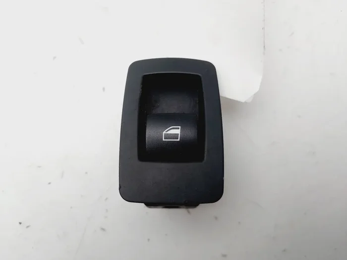 MANDO ELEVALUNAS TRASERO DERECHO BMW SERIE 1 6945874-9211874