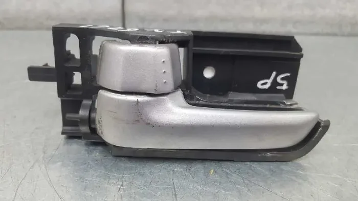 MANETA INTERIOR TRASERA IZQUIERDA SUZUKI SWIFT BERLINA (RSMZ) GL (5-ptas.)