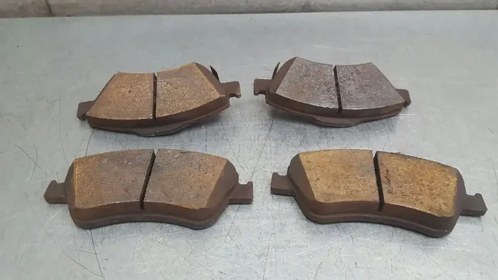 PASTILLAS DE FRENO TOYOTA AURIS (E15) Luna