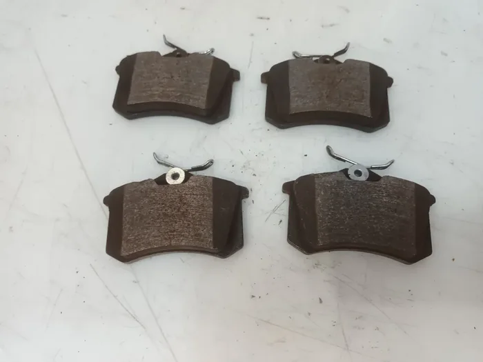 PASTILLAS DE FRENO VOLKSWAGEN PASSAT BERLINA (3B3) Advance