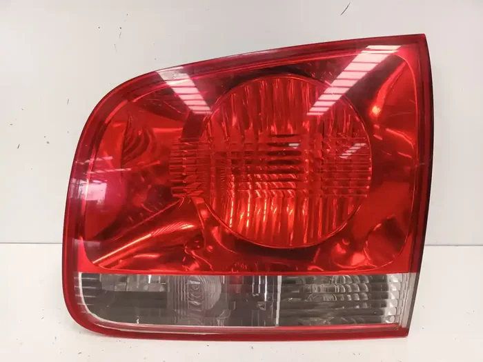 PILOTO TRASERO DERECHO INTERIOR VOLKSWAGEN TOUAREG (7LA) V8