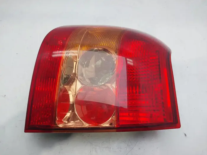 PILOTO TRASERO DERECHO TOYOTA COROLLA 8155002300-8703873