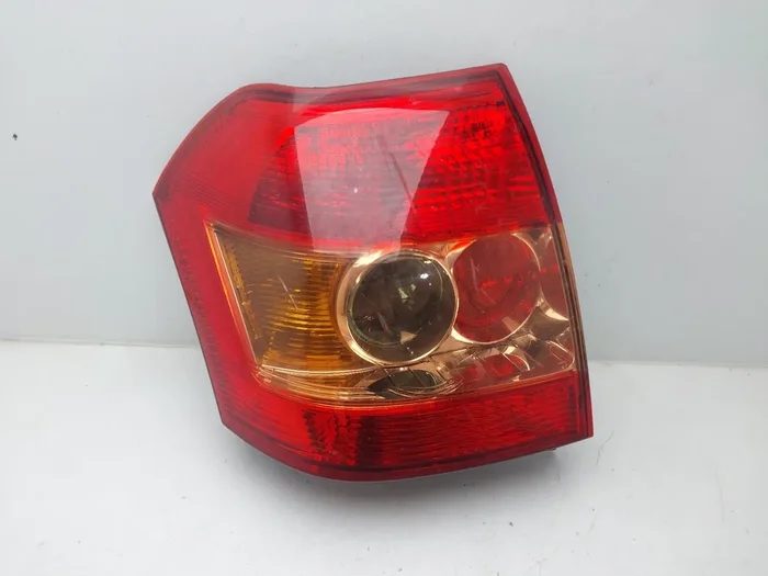 PILOTO TRASERO DERECHO TOYOTA COROLLA 8155002301-9275246