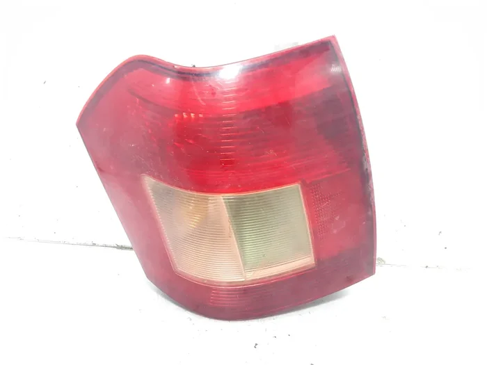 PILOTO TRASERO DERECHO TOYOTA COROLLA 8155102300-7004999