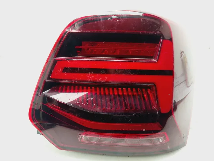 PILOTO TRASERO DERECHO VOLKSWAGEN POLO 6R0945096AH-8959621