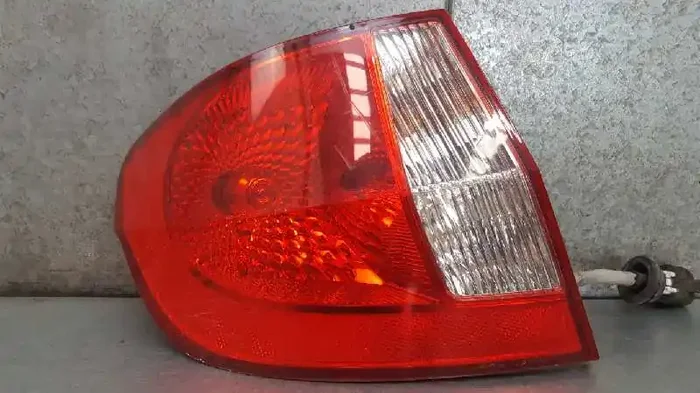 PILOTO TRASERO IZQUIERDO HYUNDAI GETZ (TB) 1.1 Básico