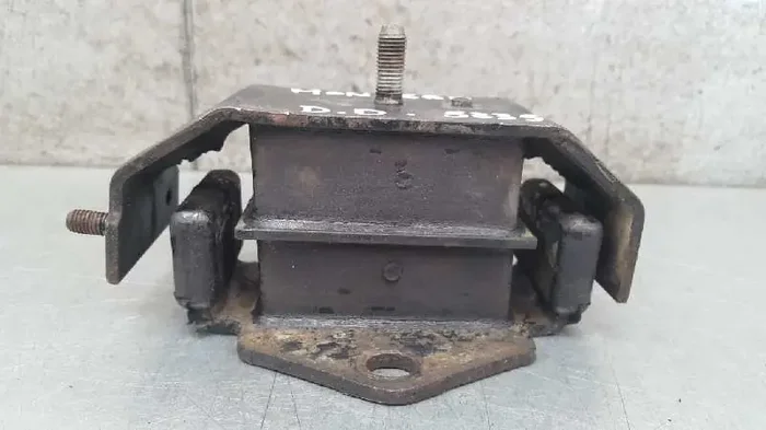 SOPORTE MOTOR DERECHO MITSUBISHI MONTERO (V20V40) 2500 TD GLX (4-ptas.)