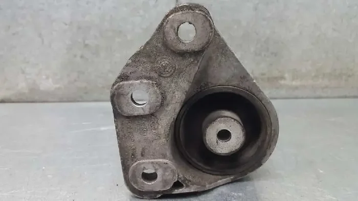 SOPORTE MOTOR IZQUIERDO AUDI A8 (D2) 2.5 TDI Quattro