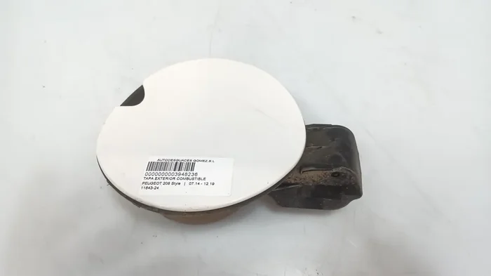 TAPA EXTERIOR COMBUSTIBLE PEUGEOT 208 Style