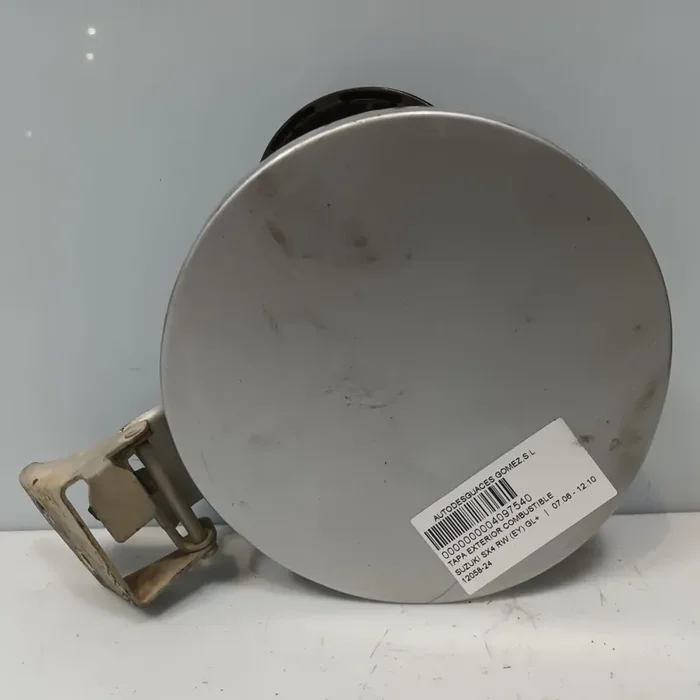 TAPA EXTERIOR COMBUSTIBLE SUZUKI SX4 (RWEY) GL