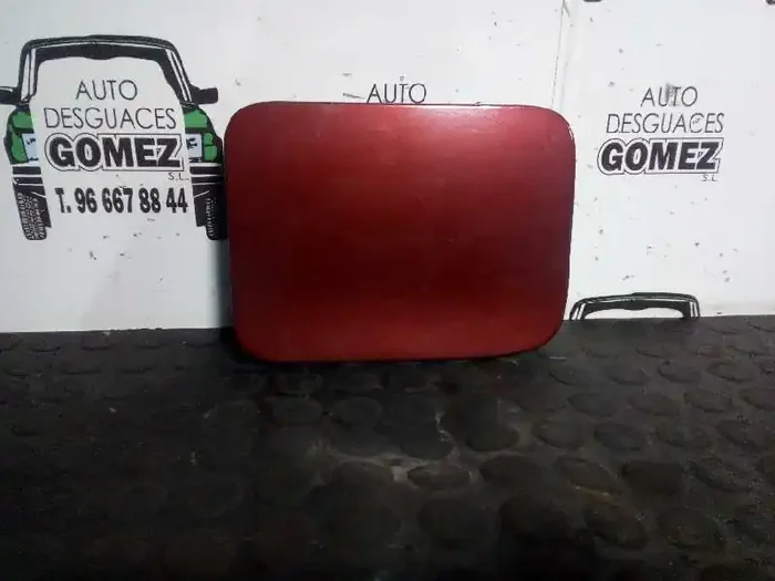 TAPA EXTERIOR COMBUSTIBLE TOYOTA
