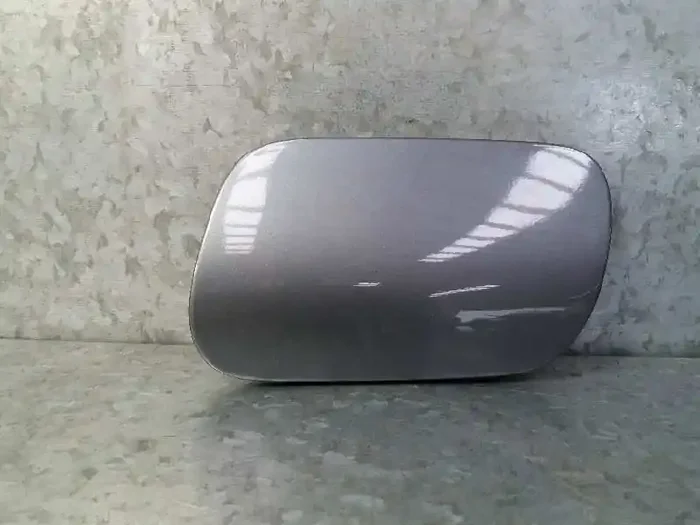 TAPA EXTERIOR COMBUSTIBLE VOLKSWAGEN TOUAREG (7LA) V8
